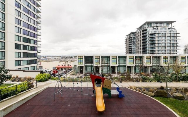 Convenient 2bdr 2BA Richmond Centre Condominium