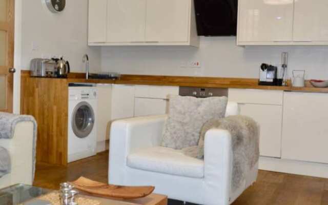 Modern Open-plan Leith Flat