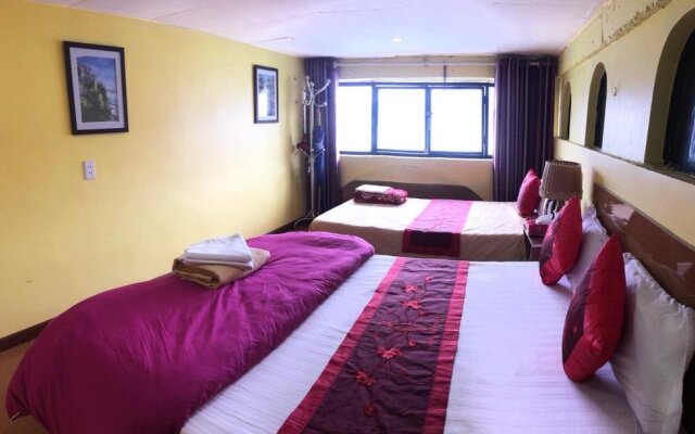 Le Pont Bungalow Hostel