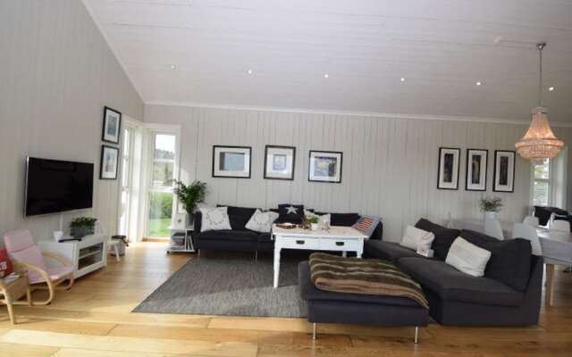 Solferie Holiday Home Bordalssvingen