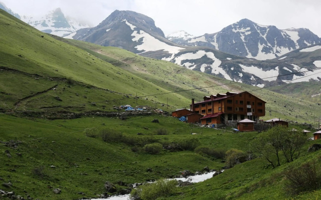 Yedigoller Hotel & Restaurant