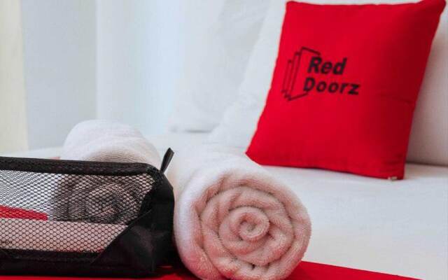 RedDoorz Plus @ Banawe Quezon City Weekly Stay