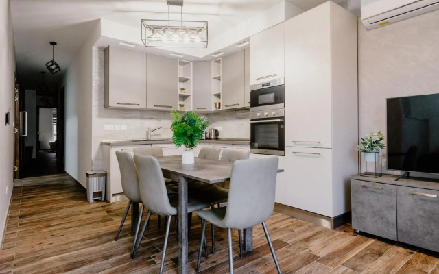 LA88 Bayview Apartment I