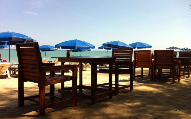 Ao Thong Beach Bungalows & Restaurant