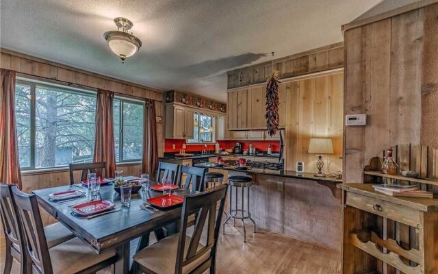 Mustang Hideaway - Three Bedroom Cabin