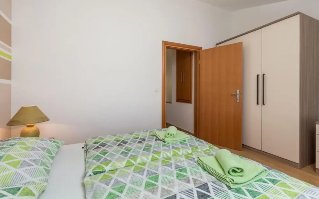 Stunning Home in Garica With Wifi and 4 Bedrooms