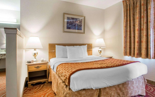 Econo Lodge Inn & Suites Stevens Point