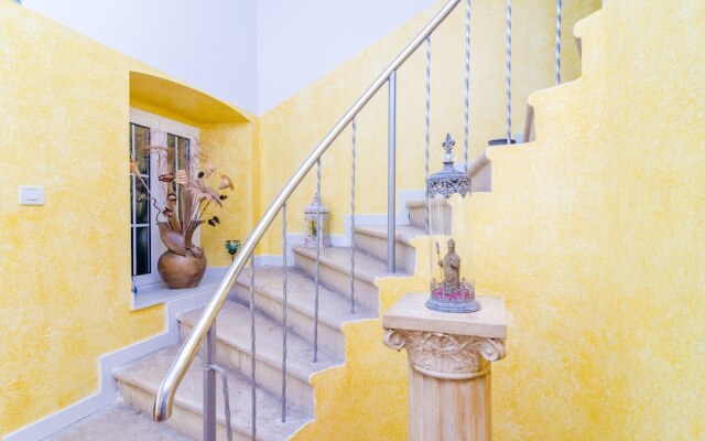 Stone House Dimato