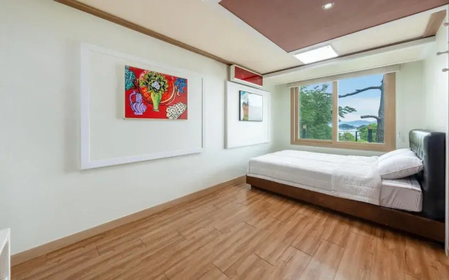Yeosu Falling in Blue Ocean View Pension