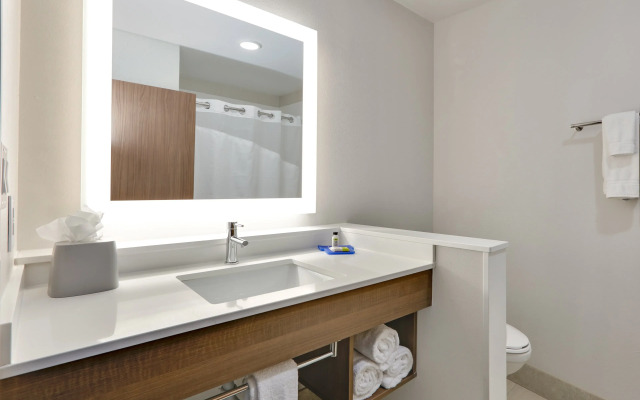 Holiday Inn Express & Suites Fort Worth North - Northlake By IHG