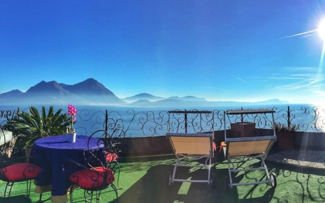 Anita Apartment Overlooking the Lake in Verbania