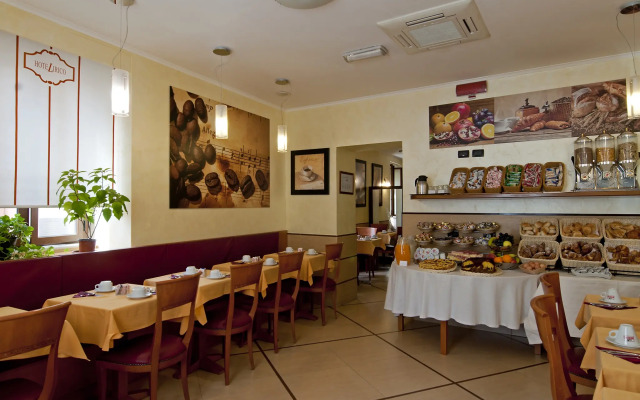 Hotel Lirico