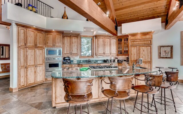 2319 Chamonix Ln Home