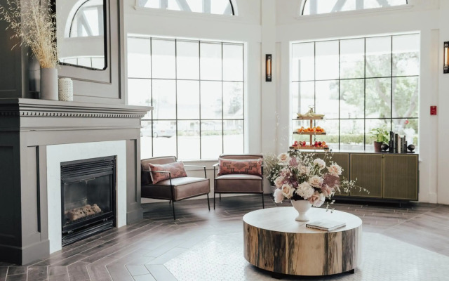 Vinland Hotel and Lounge