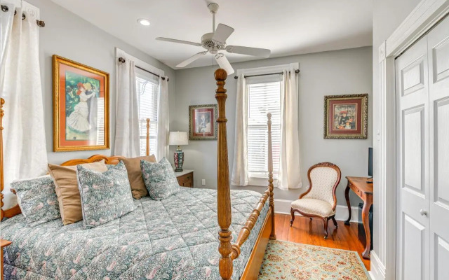 Walk to the Strand: Hideaway Haven Retreat