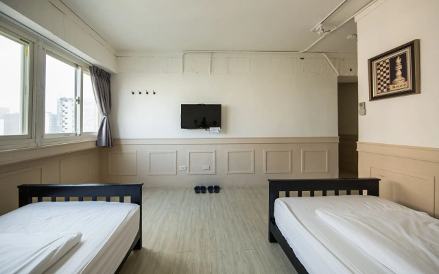 Mr Lobster's Secret Den Design Hostel