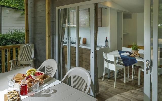 hu Altomincio village