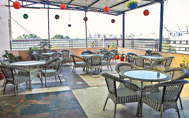 FabHotel The Bentree - MP Nagar