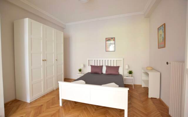 Standard Apartment by Hi5 - Fejer Gyorgy Street