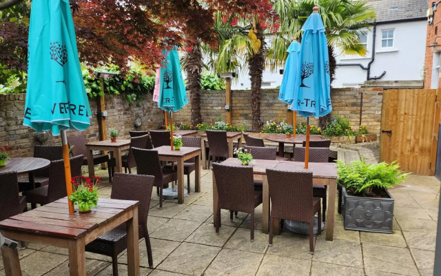 Kew Gardens Hotel