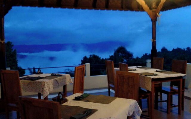 KARANG SARI Guesthouse & Restaurant
