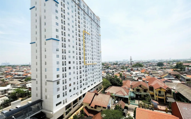 Cozy 2BR Bassura City Apartment with City View