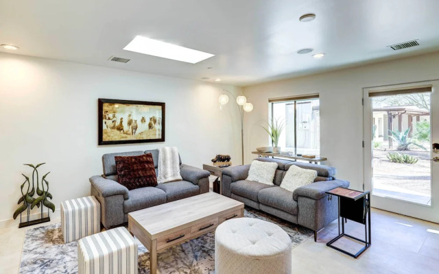 Paradise Valley Abode: Pool, Near Downtown Phoenix