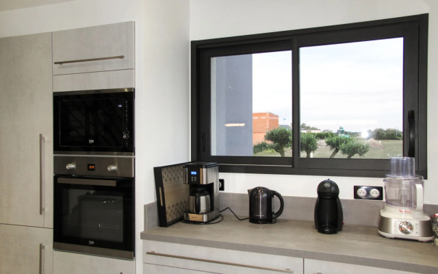 Pirou Beach (PIP402)