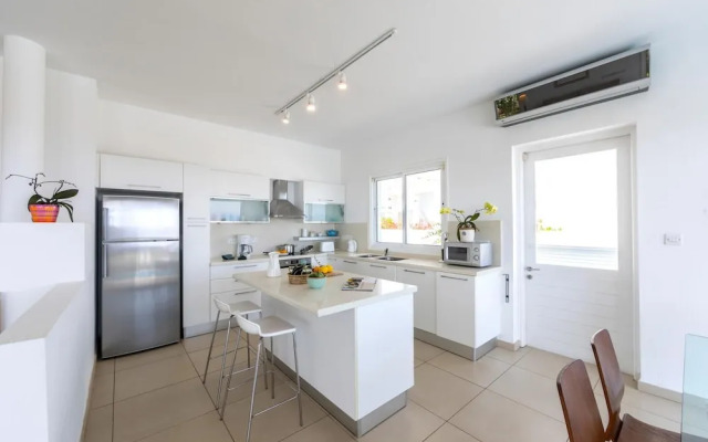 Protaras Seafront Villa Alia