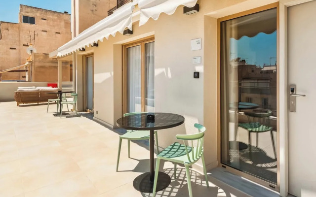 Limehome Piraeus Iris
