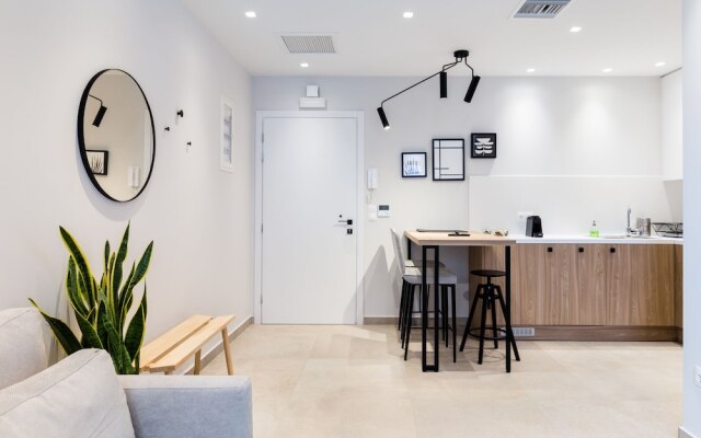 UPSTREET Luxury Apartments in Plaka