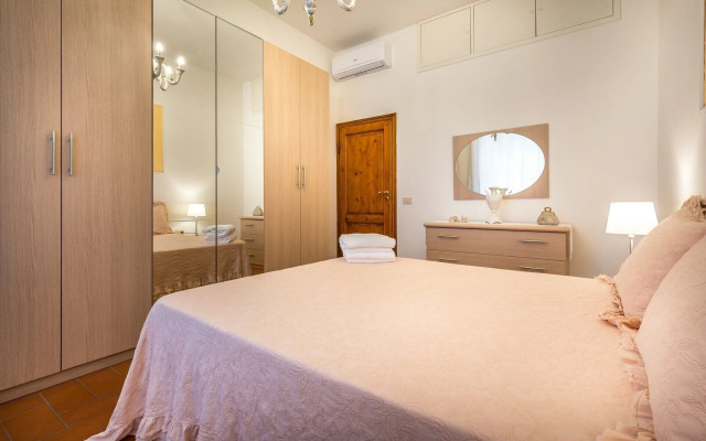 Classic Tuscany Apartment B by Mmega