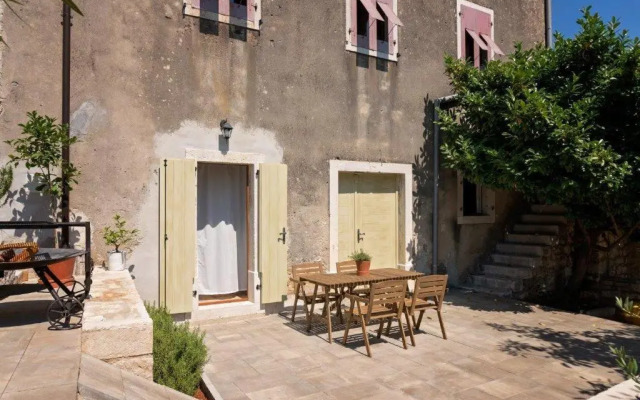 Old town studio and apartment