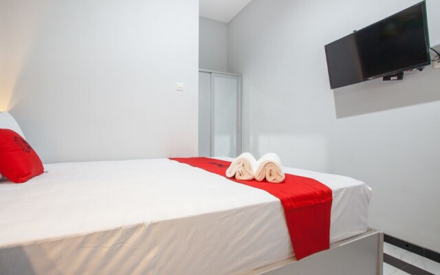 RedDoorz Plus near Politeknik Negeri Malang
