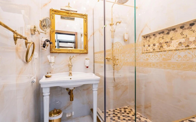 Ussr City Center Luxurious Apartment , Lives the Life of Soviet Generals