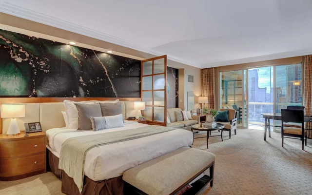 Premium Suite w/balcony at The Signature