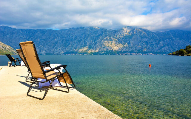 Step to Kotor bay Stoliv