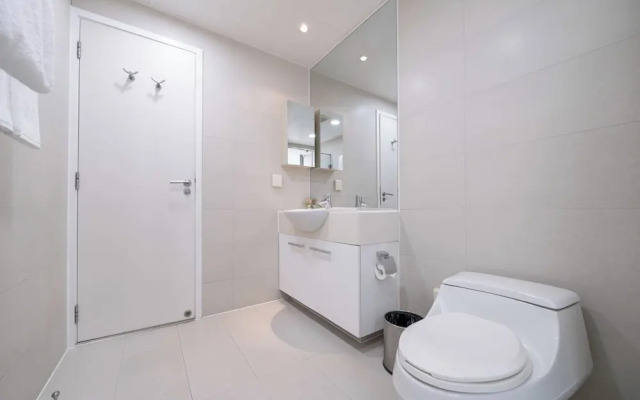 Tyms 3BR 2BA Apt Xujiahui Center