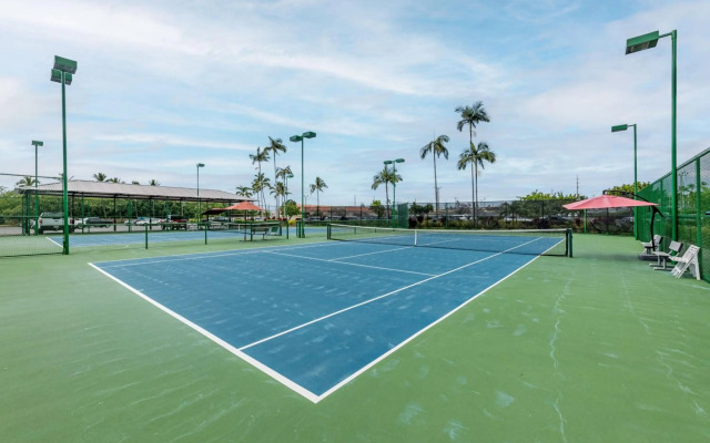 Courtyard by Marriott King Kamehameha's Kona Beach Hotel