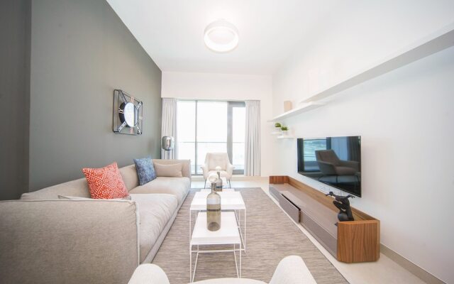 Business Bay 1BR Canal View Rooftop Pool - 360 vacation