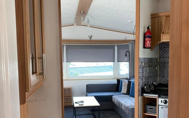 Beautiful 3-bed Caravan on Holiday Park