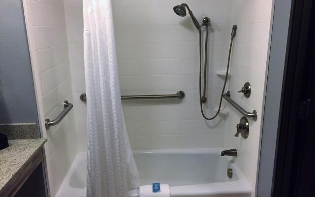Holiday Inn Express & Suites Perry-National Fairground Area #34 by IHG