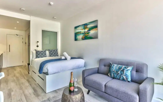 Contemporary arty Studio Balcony Mountain views