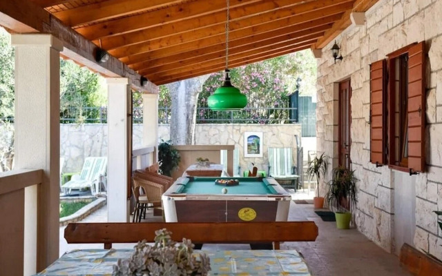 Niksi - With Pool - H