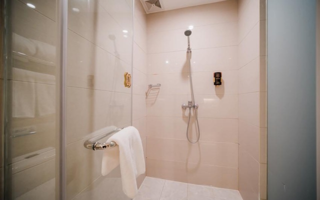 Yitel Zhige Hotel South Nanjing Railway Station North Square Window of Greenbelt – Bathroom – Nanjing