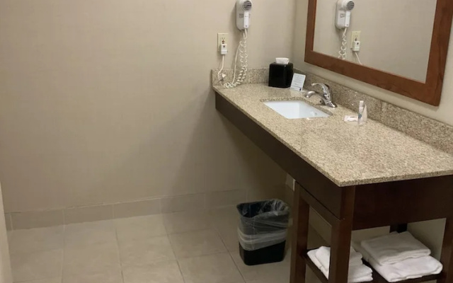Comfort Inn & Suites