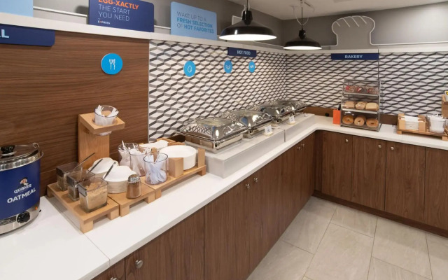 Holiday Inn Express & Suites Moose Jaw, an IHG Hotel