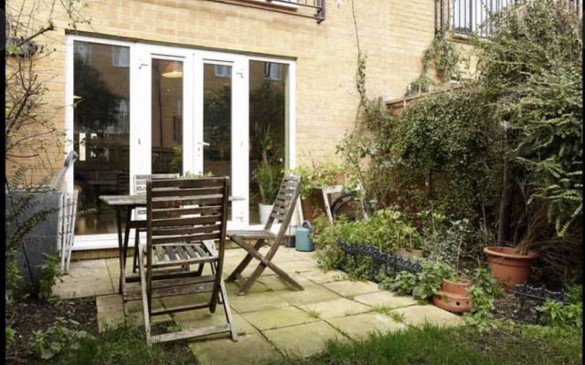 Lynbrook  Guests House