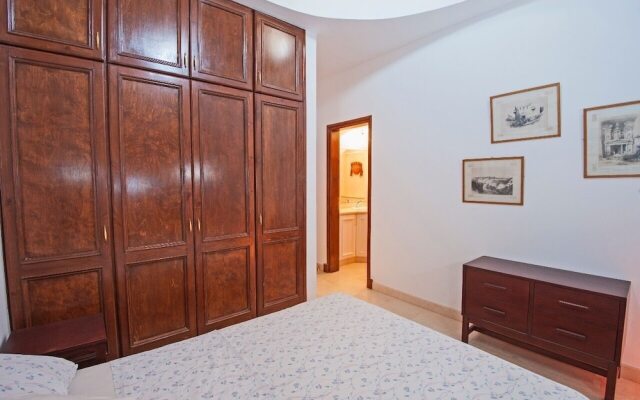 Apartment Overlooking Pool & Lagoon