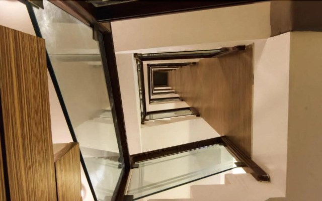 Golden Chariot The Boutique Hotel, Andheri